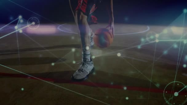 Animatie Van Netwerken Van Verbindingen Gemengde Ras Mannelijke Basketbalspeler Sportschool — Stockvideo