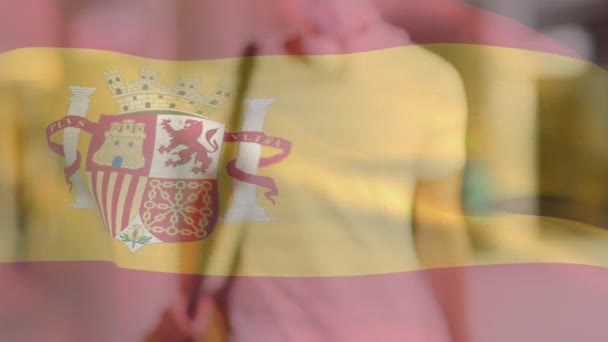 Анимация Испанского Флага Размахивающего Над Человеком Маске Время Пандемии Ковида — стоковое видео