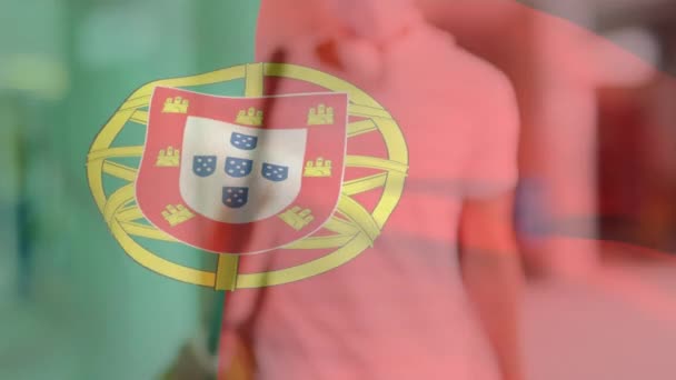 Animación Bandera Portugal Ondeando Sobre Hombre Con Máscara Facial Durante — Vídeo de stock