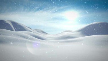 Kışın mavi gökyüzüne düşen kar üzerine Noel çelengi. Noel şenliği ve kutlama konsepti