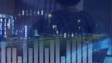 Basketbolcular üzerinden finansal veri işleme animasyonu. küresel iş, finans ve bağlantılar konsepti dijital olarak oluşturulmuş video.