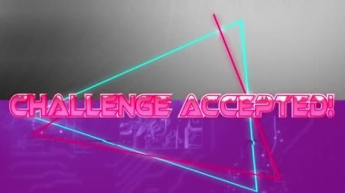 Geometrik şekiller ve işlemci çekirdekleri üzerinde meydan okumanın animasyonu. Video oyunu, eğlence ve dijital arayüz kavramı dijital olarak oluşturuldu.