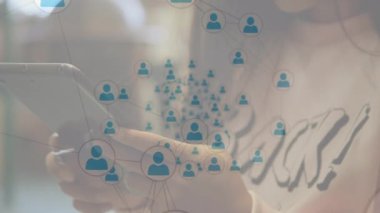 Okuldaki Afrikalı Amerikalı kız öğrenci üzerinden bağlantı ağının animasyonu. küresel bağlantılar, eğitim ve dijital arayüz konsepti dijital olarak oluşturulmuş video.