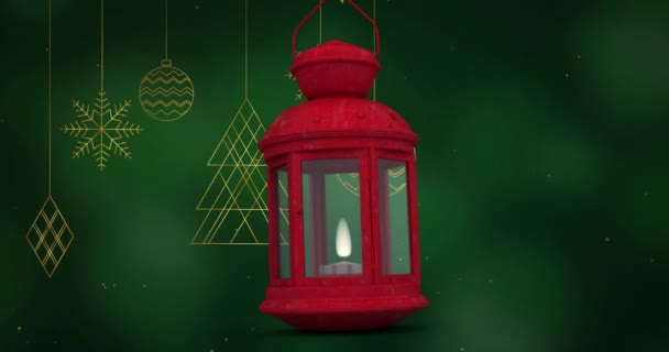 Animace červeného lantenr přes vánoční stromeček dekorace na zeleném pozadí. vánoční, tradiční a slavnostní koncept digitálně generovaného videa.
