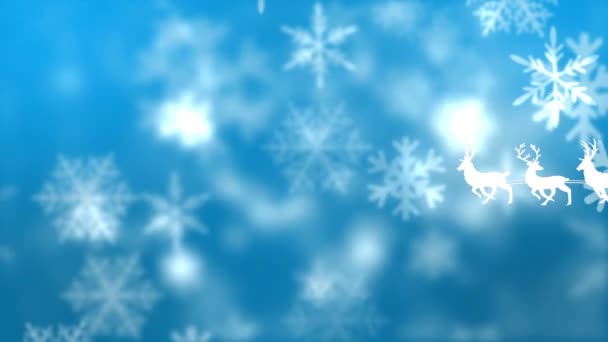 青い背景に浮かぶ雪片に対してトナカイ達によって引っ張られていく雪の中のサンタクラウス クリスマス フェスティバルとお祝いのコンセプト — ストック動画