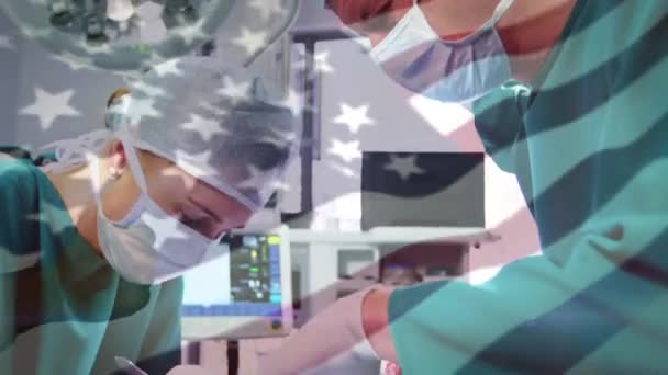 Animación Bandera Estados Unidos América Ondeando Sobre Cirujanos Quirófano Medicina — Vídeos de Stock