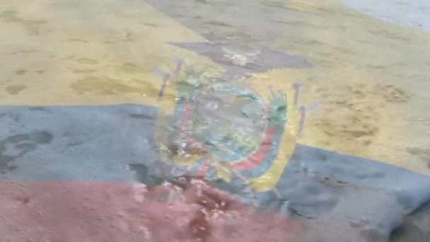 Digitale Samenstelling Van Ecuador Vlag Zwaaien Tegen Close Uitzicht Golven — Stockvideo