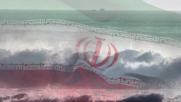 Komposisi Digital Melambaikan Bendera Iran Terhadap Gelombang Laut Turis Nasional — Stok Video