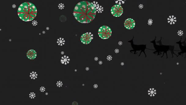 Animation Des Weihnachtsmannes Schlitten Mit Rentieren Über Schneeflocken Auf Schwarzem — Stockvideo