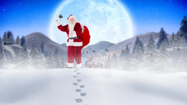 Śnieg Spada Nad Mikołajem Trzymając Dzwonek Świąteczny Stojący Zimowym Krajobrazie — Wideo stockowe