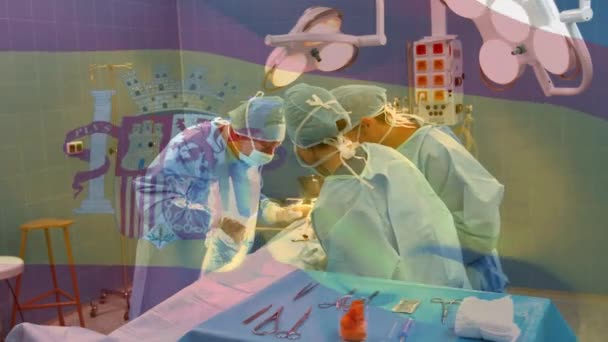 手术室里 在外科医生面前挥动着西班牙国旗的动画 全球医学 围产期保健服务 数码制作的19种流行病概念视频 — 图库视频影像