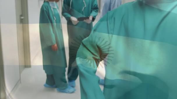 在手术室里 在外科医生面前挥动着蛛网膜旗的动画 全球医学 围产期保健服务 数码制作的19种流行病概念视频 — 图库视频影像