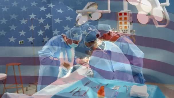 การเคล อนไหวของธงของสหร ฐอเมร กาโบกม อเหน ลยแพทย ในโรงละครปฏ การ การแพทย วโลก — วีดีโอสต็อก