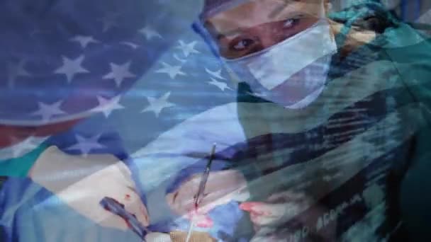 Animação Bandeira Dos Eua Acenando Sobre Cirurgiões Sala Operações Medicina — Vídeo de Stock
