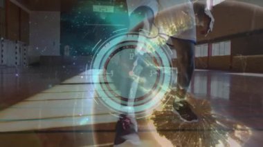 Afrika kökenli Amerikalı erkek basketbolcu üzerinden bağlantı ve dünya ağının animasyonu. global spor, bağlantılar ve dijital arayüz konsepti dijital olarak oluşturulmuş video.