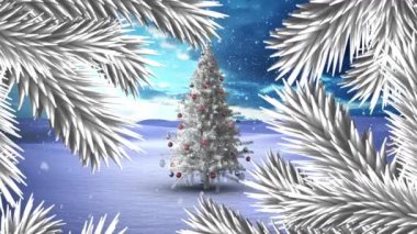 Noel ağacı dalları, kış manzarasında beyaz Noel ağacının üzerine düşen kar tanelerine karşı. Noel şenliği ve kutlama konsepti