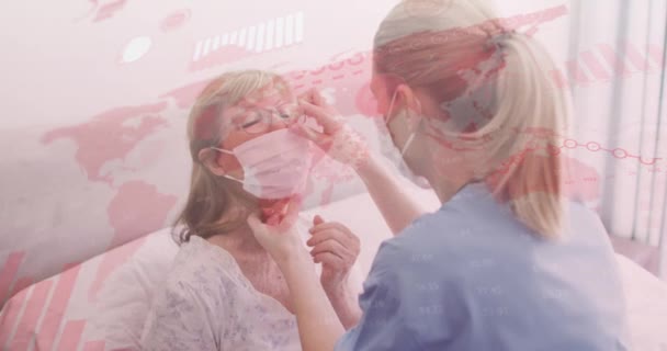 Elaborazione Dati Coronavirus Contro Operaia Che Indossa Una Maschera Viso — Video Stock