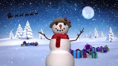 Kış mevsiminde kardan kadının üzerine yağan kar gece gökyüzünde aya çarpıyor. Noel şenliği ve kutlama konsepti