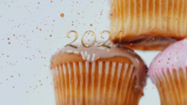 Animatie Van 2021 Cupcakes Witte Achtergrond Kerstmis Winter Traditie Viering — Stockvideo