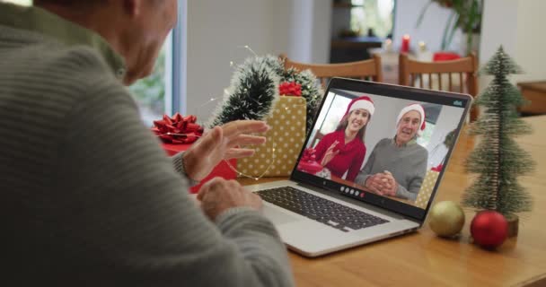 Uomo Anziano Caucasico Che Videocall Sul Computer Portatile Casa Durante — Video Stock