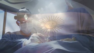 Ameliyathanede cerrahların üzerinde sallanan Arjantin bayrağının animasyonu. küresel tıp, covid 19 pandemik konsept sırasında sağlık hizmetleri dijital olarak üretilen video.