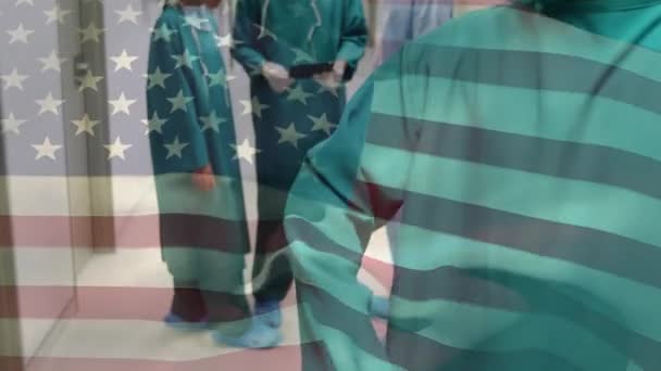 Animación Bandera Ondeando Sobre Cirujanos Quirófano Medicina Global Servicios Salud — Vídeo de stock