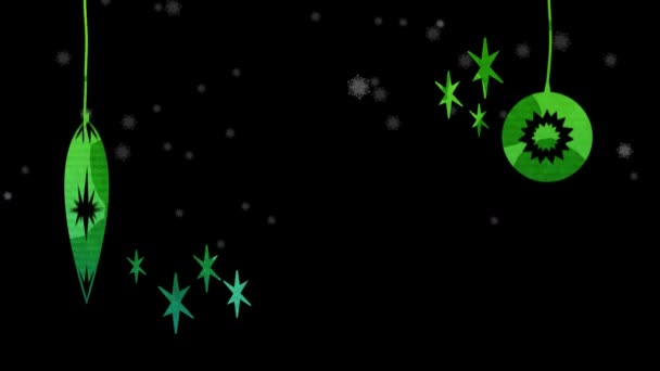 降雪的动画笼罩在圣诞装饰之上 2021年的文字笼罩在黑色背景上 圣诞节 传统和庆祝概念数字制作的视频 — 图库视频影像