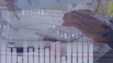 Basketbolcular üzerinden finansal veri işleme animasyonu. küresel iş, finans ve bağlantılar konsepti dijital olarak oluşturulmuş video.