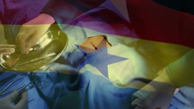 Ameliyathanede cerrahların üzerinde sallanan Gana bayrağının animasyonu. küresel tıp, covid 19 pandemik konsept sırasında sağlık hizmetleri dijital olarak üretilen video.