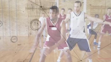 Spor salonundaki çeşitli basketbol oyuncuları ile bağlantılı ağların animasyonu. global spor, bağlantılar ve veri işleme kavramı dijital olarak oluşturulmuş video.