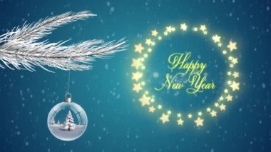 Mavi arka planda yeni yıl metni olan Noel ağacının animasyonu. Noel, kış, gelenek ve kutlama konsepti dijital olarak oluşturulmuş video.
