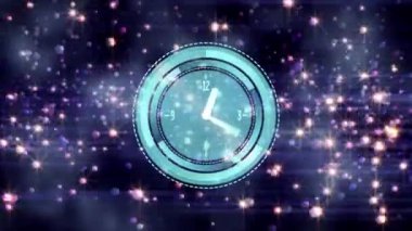 Parlayan ışıkların üzerindeki saatin animasyonu. Yeni yıl partisi, noel ve kutlama konsepti dijital olarak oluşturulmuş video.