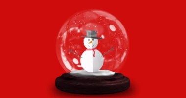 Kırmızı arka planda kar küresindeki gülümseyen kardan adamın animasyonu. Noel, gelenek ve kutlama konsepti dijital olarak oluşturuldu.