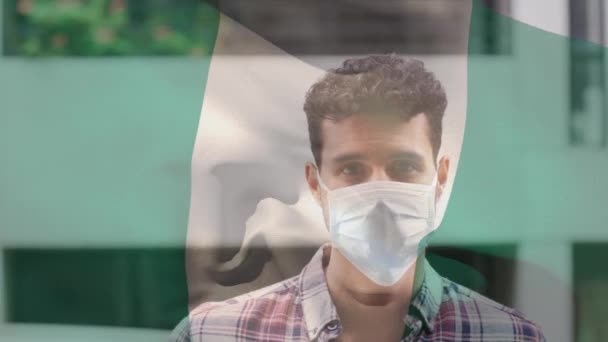 Animation Flaggan Italy Viftar Över Mannen Bär Ansiktsmask Covid Pandemi — Stockvideo
