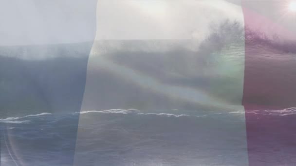 海の中の波の空中ビューに対して手を振ってフランスの旗のデジタル組成物 国の旅行と観光の概念 — ストック動画