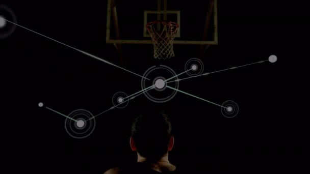 Spor Salonundaki Beyaz Erkek Basketbolcu Üzerinden Bağlantı Ağlarının Animasyonu Global — Stok video