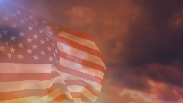 Vriendelijke Tekst Wapperende Amerikaanse Vlag Tegen Wolken Lucht Amerikaans Patriottisme — Stockvideo