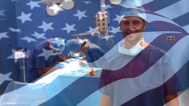 手术室里 美国国旗飘扬在外科医生上方 全球医学 围产期保健服务 数码制作的19种流行病概念视频 — 图库视频影像