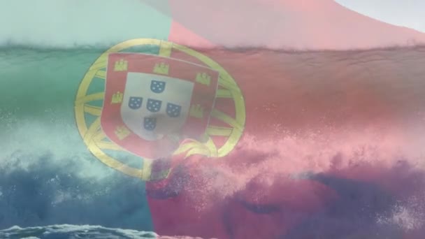 Composition Numérique Drapeau Portugais Agitant Contre Les Vagues Dans Mer — Video