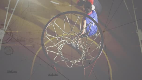 Animación Procesamiento Datos Redes Conexiones Sobre Diversos Jugadores Baloncesto Gimnasio — Vídeos de Stock