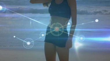 Yorgun, beyaz bir kadının plajda dinlenmesi üzerine bağlantı ağlarının animasyonu. global spor, incelik ve sağlıklı yaşam tarzı konsepti dijital olarak oluşturulmuş video.