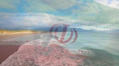 Sahilin ve deniz dalgalarının havadan görüntüsüne karşı İran bayrağı sallamanın dijital bileşimi. Ulusal turizm ve seyahat kavramı