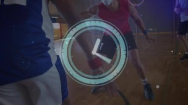 Çeşitli erkek basketbol oyuncuları grubu üzerinden bağlantı ağının animasyonu. global spor, bağlantılar ve dijital arayüz konsepti dijital olarak oluşturulmuş video.