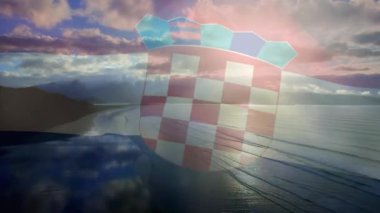 Kumsal ve deniz dalgalarının havadan görünüşüne karşı Hırvat bayrağı sallamanın dijital bileşimi. Ulusal turizm ve seyahat kavramı