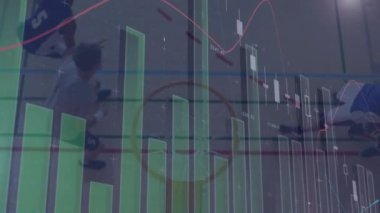 Basketbolcular üzerinden finansal veri işleme animasyonu. küresel iş, finans ve bağlantılar konsepti dijital olarak oluşturulmuş video.