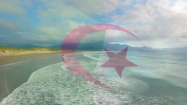 Dijital kompozisyonda Cezayir bayrağı sallayarak sahilin havadan görüntüsüne karşı. Ulusal turizm ve seyahat kavramı