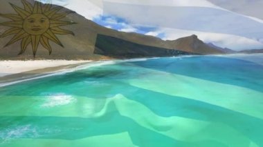 Deniz manzarasına karşı uruguay bayrağı sallamanın dijital bileşimi. Ulusal turizm ve seyahat kavramı