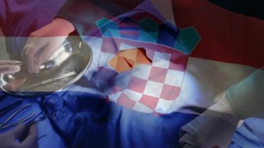 Ameliyathanede cerrahların üzerinde sallanan Hırvat bayrağının animasyonu. küresel tıp, covid 19 pandemik konsept sırasında sağlık hizmetleri dijital olarak üretilen video.