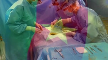 Ameliyathanede cerrahların üzerinde sallanan kamerun bayrağının animasyonu. küresel tıp, covid 19 pandemik konsept sırasında sağlık hizmetleri dijital olarak üretilen video.