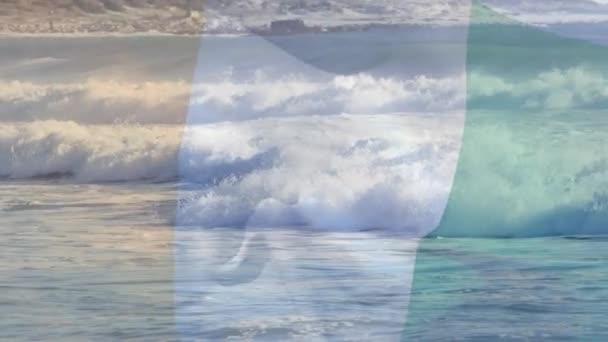 Digitale Samenstelling Van Zwaaiende Ivoren Kustvlag Tegen Golven Zee Nationaal — Stockvideo